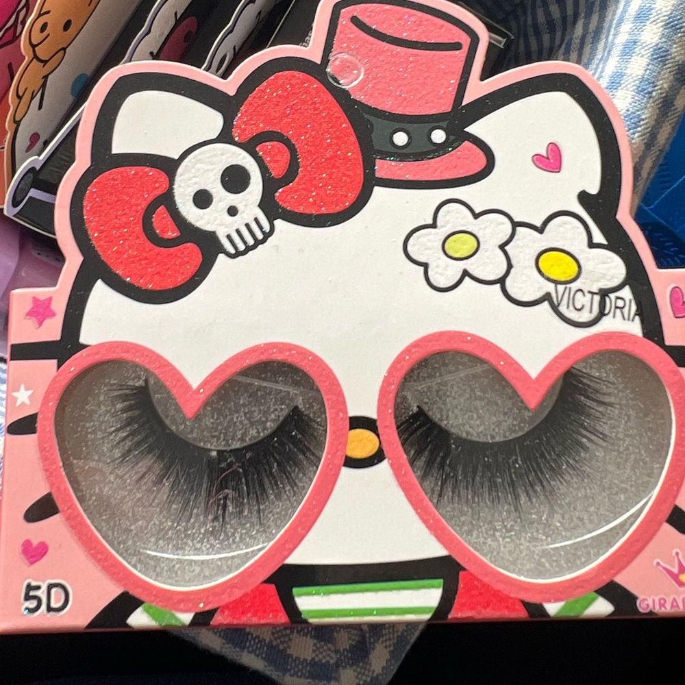 Lashes - Picture 8 of 10